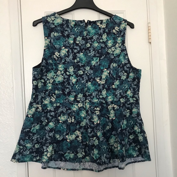 Torrid size 2 keyhole peplum floral top - Picture 2 of 3